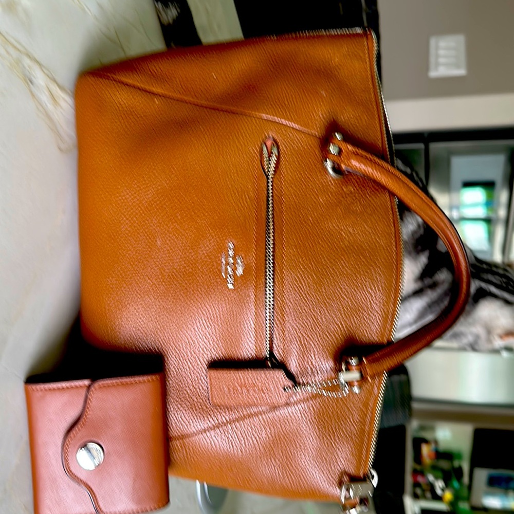 Vintage Coach Hand Bag! Great for a first time Coach owner.